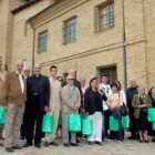 Los asistentes a la salida de la reunión con los representantes de la Diócesis y la Junta.