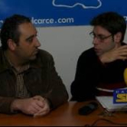 Fernando Valcarce, a la izquierda, escucha a Iván Alonso durante una rueda de prensa