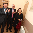 González Gago descubrió la placa en presencia de Guillermo García y Ana Rosa Sopeña.
