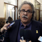 El portavoz de Esquerra en el Congreso, Joan Tardá, atiende a los periodistas. CHEMA MOYA