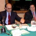 Roberto García-Calvo, a la izquierda, durante la celebración de unas jornadas jurídicas, en Marbella