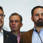 Francisco Serrano y Santiago Abascal, en la rueda de prensa que han ofrecido este lunes en Sevilla.