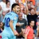 Correa celebra su gol en Mestalla ante el Valencia.