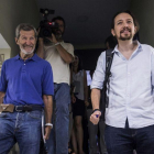 El secretario general de Podemos Madrid y ex JEMAD, Julio Rodríguez junto al líder de la formación morada, Pablo Iglesias.