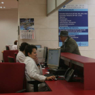 Los centros de salud del Bierzo atienden a una población con 131.500 tarjetas sanitarias. L. DE LA MATA