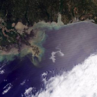 La mancha de petróleo sobre las aguas del golfo de México.