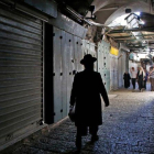 Comercios cerrados en la Ciudad Vieja en Jerusalén durante la huelga general de este martes, que conmemora el 70 aniversario de la Nakba.