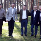 Ángel Calvo, Majo, Mañueco, Morala y el alcalde de León, Antonio Silván, en el parque del Temple. AFB