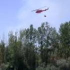 El helicóptero que sofocó el incendio que tuvo lugar ayer en Cabañas