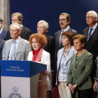 Carmen Iglesias, con el resto del jurado del premio. J. L. CEREIJIDO