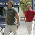 Los hijos de Ruiz-Mateos, saliendo de la comisaría de Pozuelo.