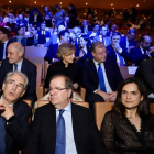 Antonio Fernández Galiano, Juan Vicente Herrera y Adriana Ulibarri, ayer, durante la gala. MIRIAM CHACÓN