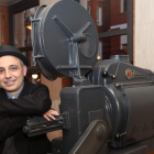 El director de ‘Torremolinos’, ‘Blancanieves’ y ‘Abracadabra’, ayer en el teatro Bergidum. L. DE LA MATA