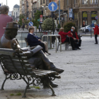 Franja horaria de siete a las ocho de la tarde que permite el paseo a los mayores de 70 años, durante la crisis sanitaria del coronavirus. F. Otero Perandones.