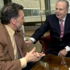 Miguel Alejo y Javier Amoedo, conversan durante el encuentro que mantuvieron en Valladolid