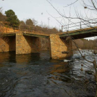 La pilastra central del puente, en una foto de archivo, cedió en el invierno del 2003.