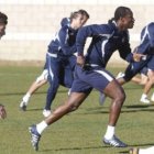 Arissou Traoré se ejercita en el Área Deportiva de Puente Castro por primera vez.