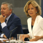 José Blanco, portavoz del Gobierno, y la vicepresidenta Elena Salgado.