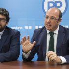 El secretario de Organización del PP en Murcia, Fernando López, y Pedro Antonio Sánchez. M. GUILLÉN