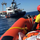 El 'Golfo Azurro', en aguas del Mediterráneo central, en su 11ª misión de rescate de inmigrantes.