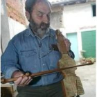 El constructor y tañedor de rabel José Luis Reñón Ramos