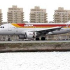 Un avión Airbus-319 de la compañía Iberia a su llegada a Gibraltar, en una imagen de archivo.