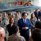 Rajoy y Cospedal con tropas españolas en la base de Amani.