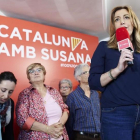 La presidenta de la Junta de Andalucía, Susana Díaz, en un encuentro con militantes del PSC en L'Hospitalet de Llobregat.