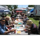El grupo de amantes de las autocaravanas, degustando una olla ferroviaria. CAMPOS