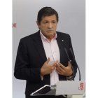 El presidente de la gestora del PSOE, Javier Fernández. J.C. HIDALGO
