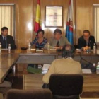 El grupo socialista, con el alcalde, en un pleno reciente.