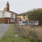 Imagen de la carretera de acceso a la localidad de San Pedro Bercianos. RAMIRO