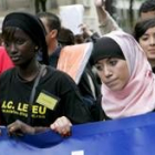 Marcha en París con las 20.000 quejas recogidas en los barrios