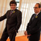 Carles Puigdemont acompañado por Torra, el presidente catalán en una reunión en un hotel alemán. HEINE