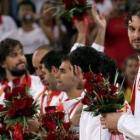 La selección española de baloncesto posa con sus medallas de plata durante la ceremonia de entrega e