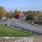 La carretera nacional tiene una curva muy prolongada justo antes de entrar a Villadangos del Páramo