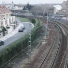 Tramo de vía en San Andrés del Rabanedo, que se soterrará con la próxima llegada del AVE