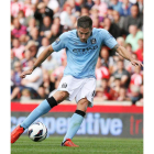 Javi Garcia en acción ante el Stoke City en su debut.