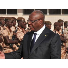 Ibrahim Boubacar Keita, presidente de Mali, pasa revista a las tropas en Bamako, este martes.
