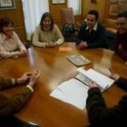 El alcalde de León, Francisco Fernández, se reunió con algunos miembros de la Junta de Estudiantes