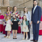 La infanta Elena, la reina y los Príncipes de Asturias, junto a sus hijas, en Palma.