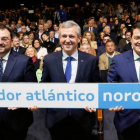 Los tres presidentes autonómicos, esta mañana en Santiago. EFE