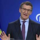 Alberto Núñez Feijóo, ayer, durante una rueda de prensa en Génova. FERNANDO ALVARADO