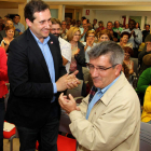 Fernández recibe los aplausos de la Agrupación cuando fue elegido candidato a la Alcaldía.