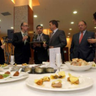 Los alcaldes de Bayona y Ponferrada probaron el albariño.