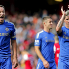 John Terry, izquierda, y Fernando Torres celebran la victoria del Chelsea ante el Arsenal.