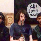 Jake, el joven yihadista australiano con otros terroristas.