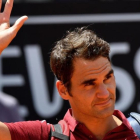 Federer se despide del público en Roma tras perder alnte Thiem.