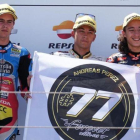 Jeremy Alcoba, Raúl Fernández y Can Öncü, podio de Moto3 en el MundialJúnio de hoy en Aragón, homenajean al desaparecido Andreas Pérez en el podio de Motorland.