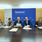 Ana Belén Vázquez, Lidia Coca, Celso Delgado, Marco Morala y Carmen González, en el Congreso. DL